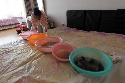 漯河楼上漏水，住户失联，小区没物管，业主维权难！律师来支招……